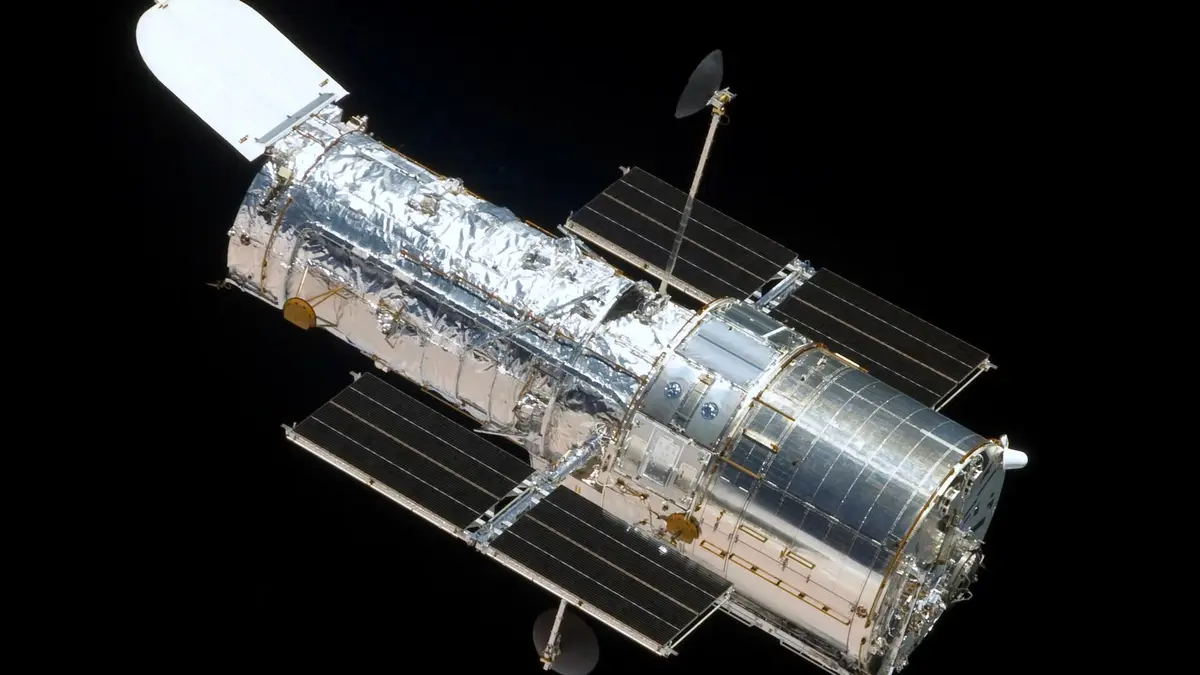 NASA asks industry how to reboost, upgrade or safely deorbit Hubble by 2032
